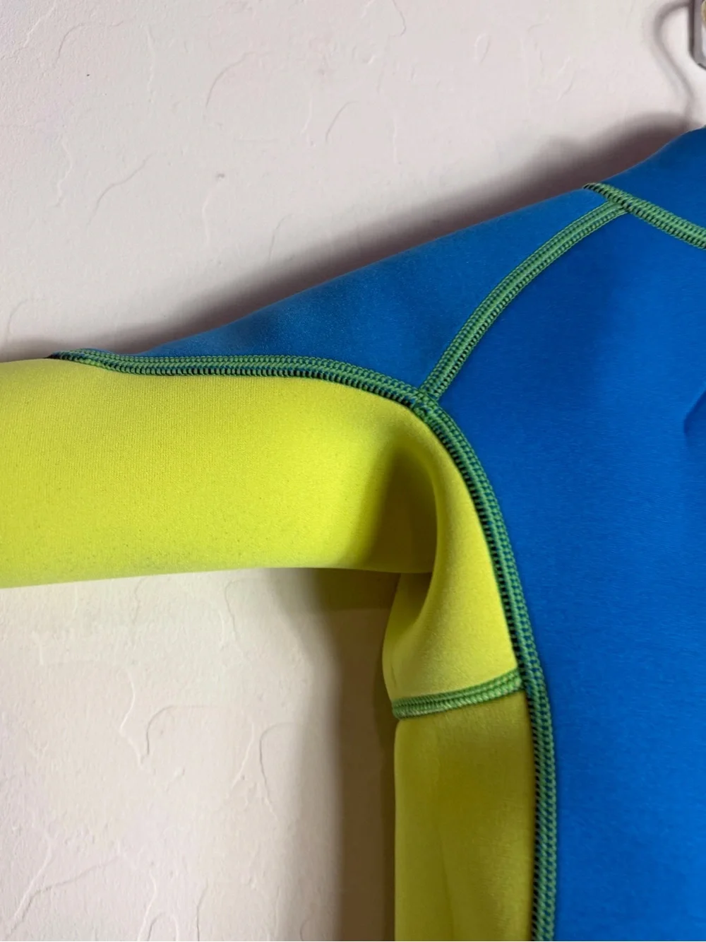 Hevto Kids Wetsuit Youth Size 10slim Shorty 2mm Neoprene Front Zip Short Sleeve